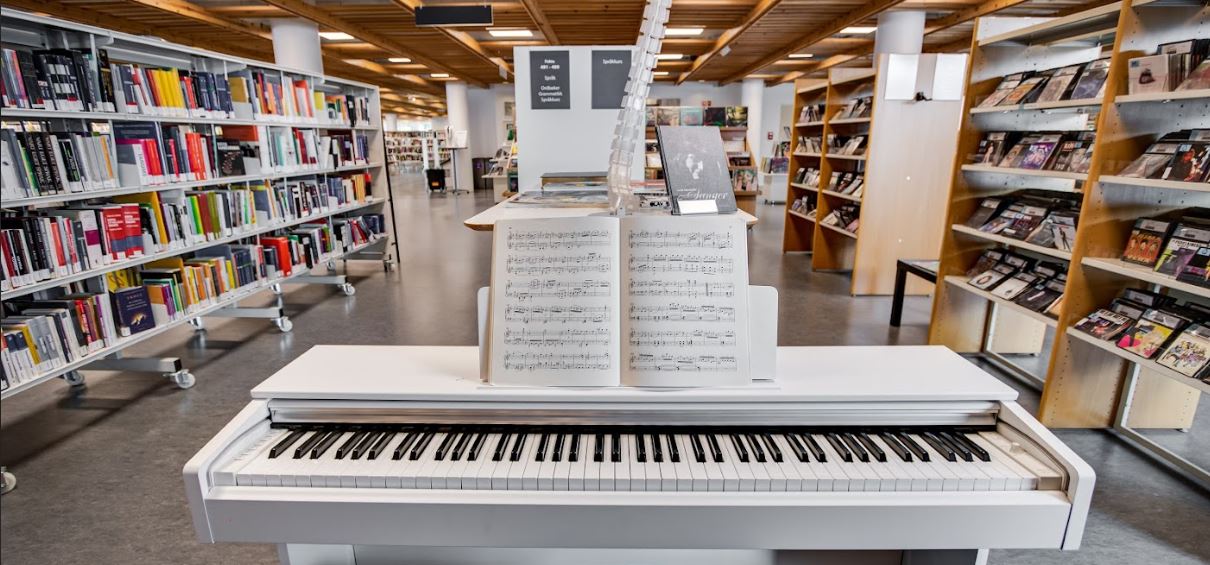 Piano i biblioteket