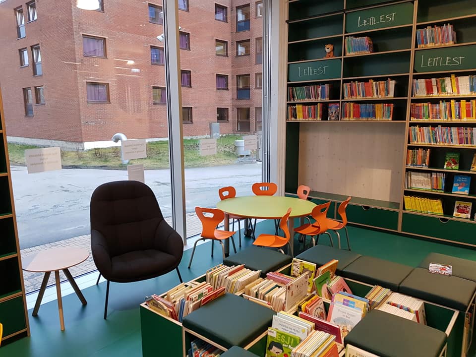 Innend&oslash;rs p&aring; Moholt bibliotek